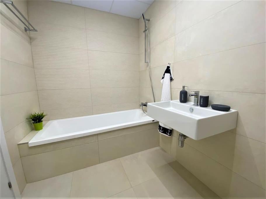 Luxurious Penthouse With Huge Panoramic Terrace Διαμέρισμα San Roque  Εξωτερικό φωτογραφία