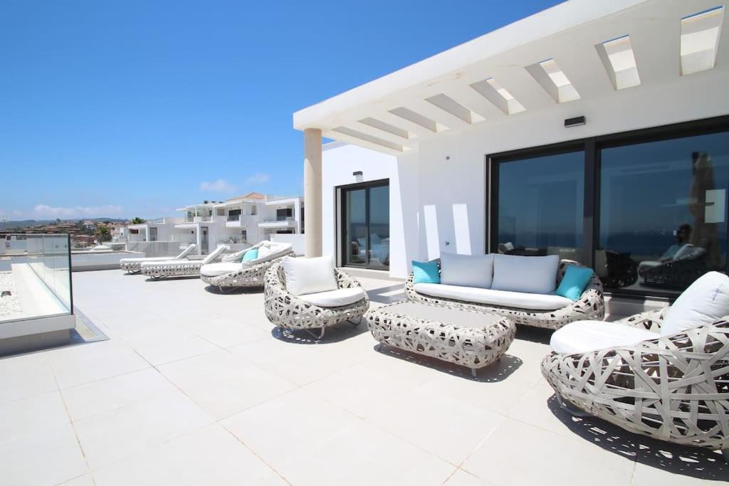 Luxurious Penthouse With Huge Panoramic Terrace Διαμέρισμα San Roque  Εξωτερικό φωτογραφία