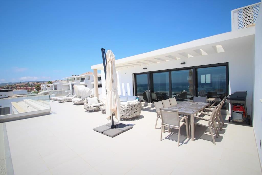 Luxurious Penthouse With Huge Panoramic Terrace Διαμέρισμα San Roque  Εξωτερικό φωτογραφία